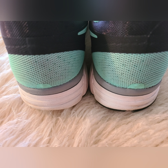 NIKE Womens Zoom Mint Green Gray Running Walking Shoe Size 9 - Picture 3 of 7